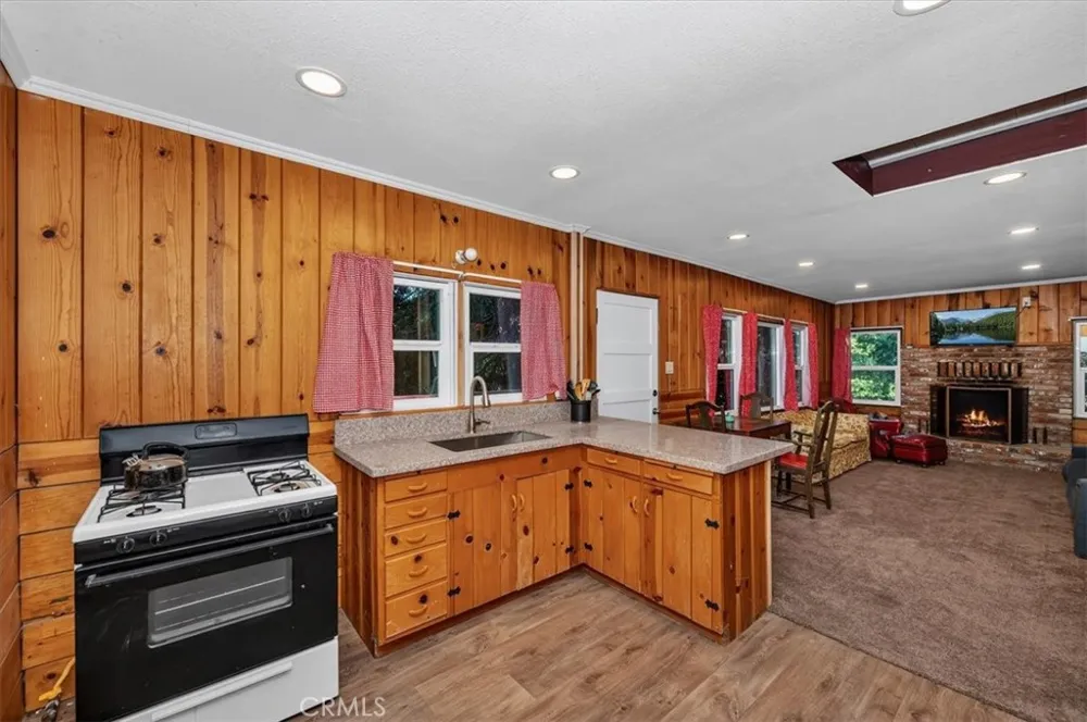 22421 Pine Cedarpines Park, CA 92322