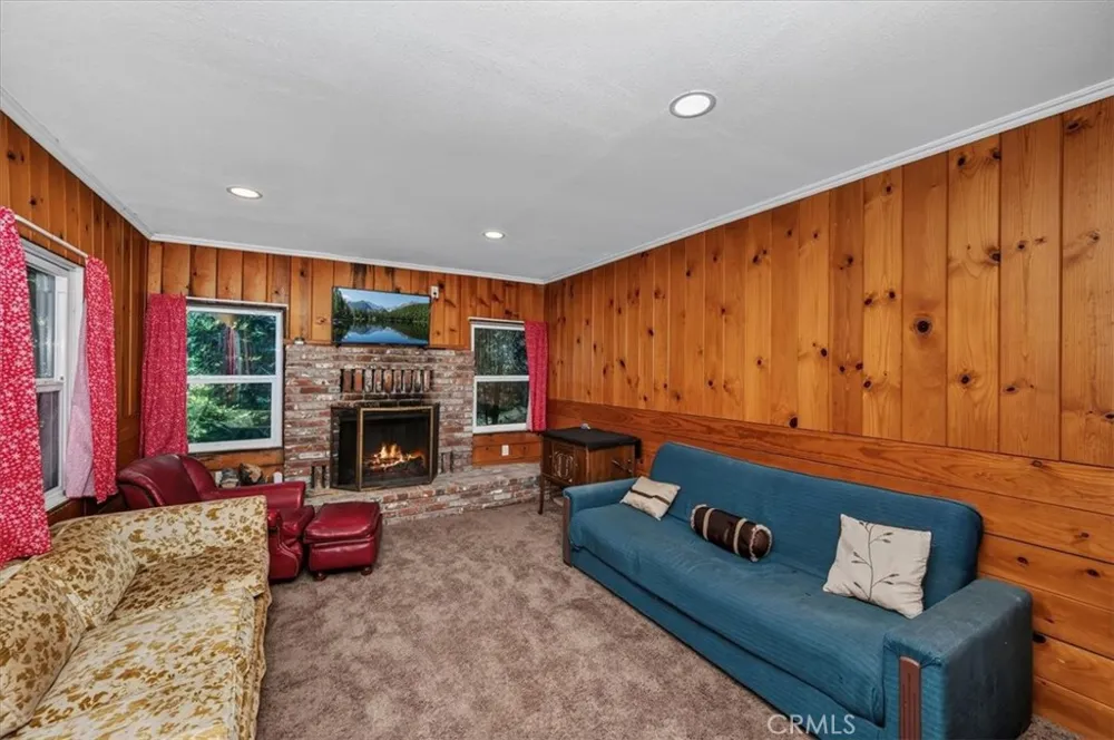 22421 Pine Cedarpines Park, CA 92322