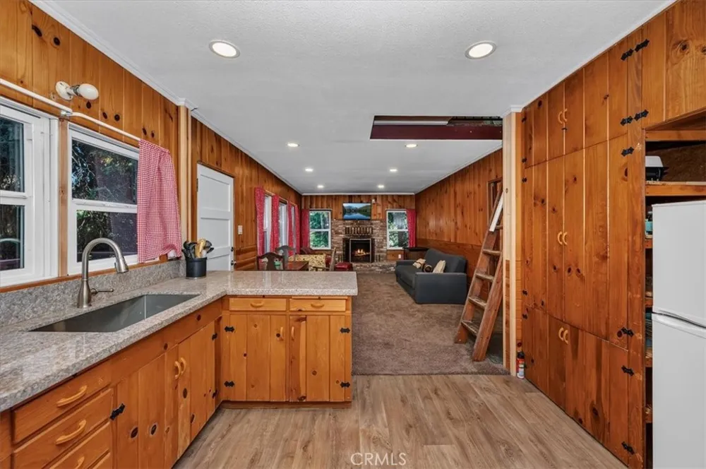 22421 Pine Cedarpines Park, CA 92322