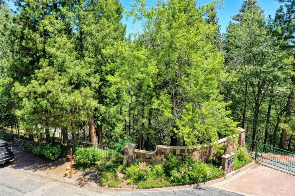 27457 North Bay Lake Arrowhead, CA 92352