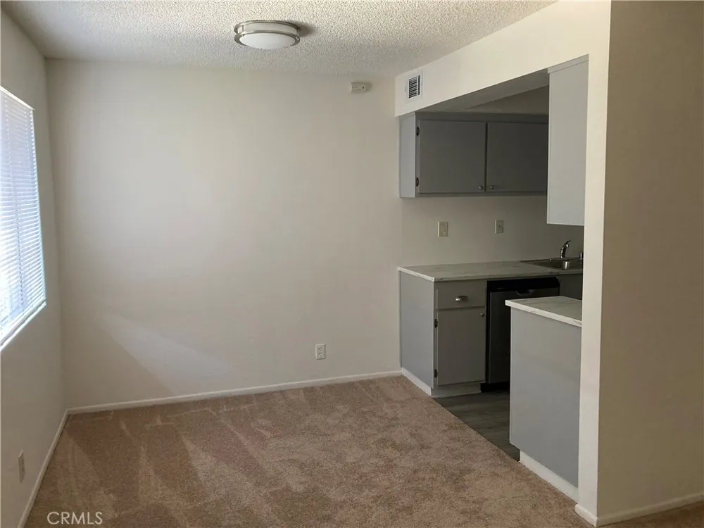 8505 Columbus Avenue #304 North Hills, CA 91343