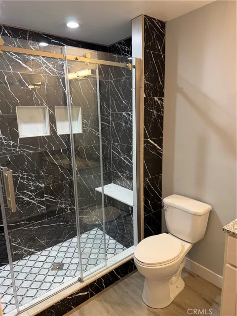 1512 E 125th