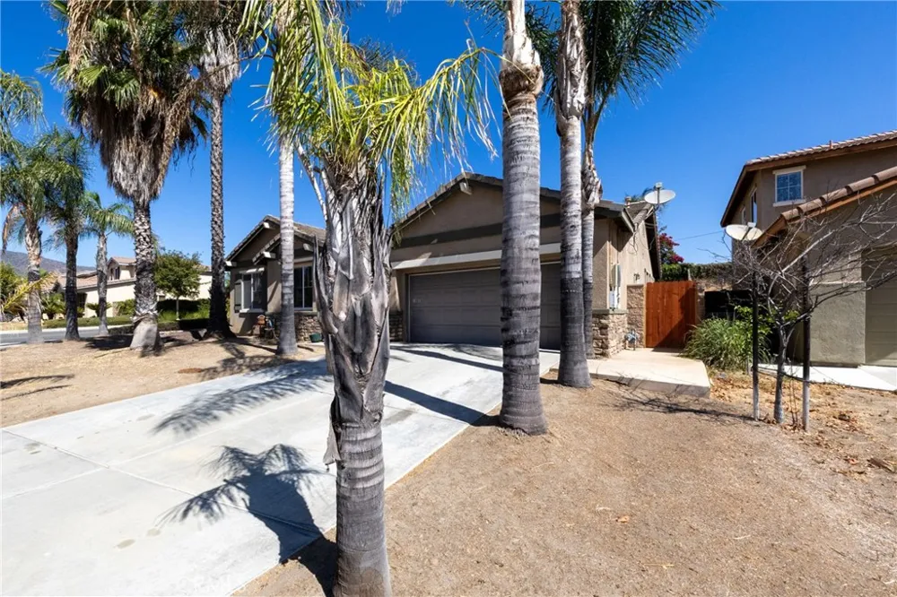 14855 Noblewood Lake Elsinore, CA 92530