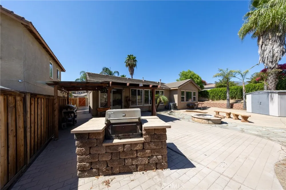 14855 Noblewood Lake Elsinore, CA 92530