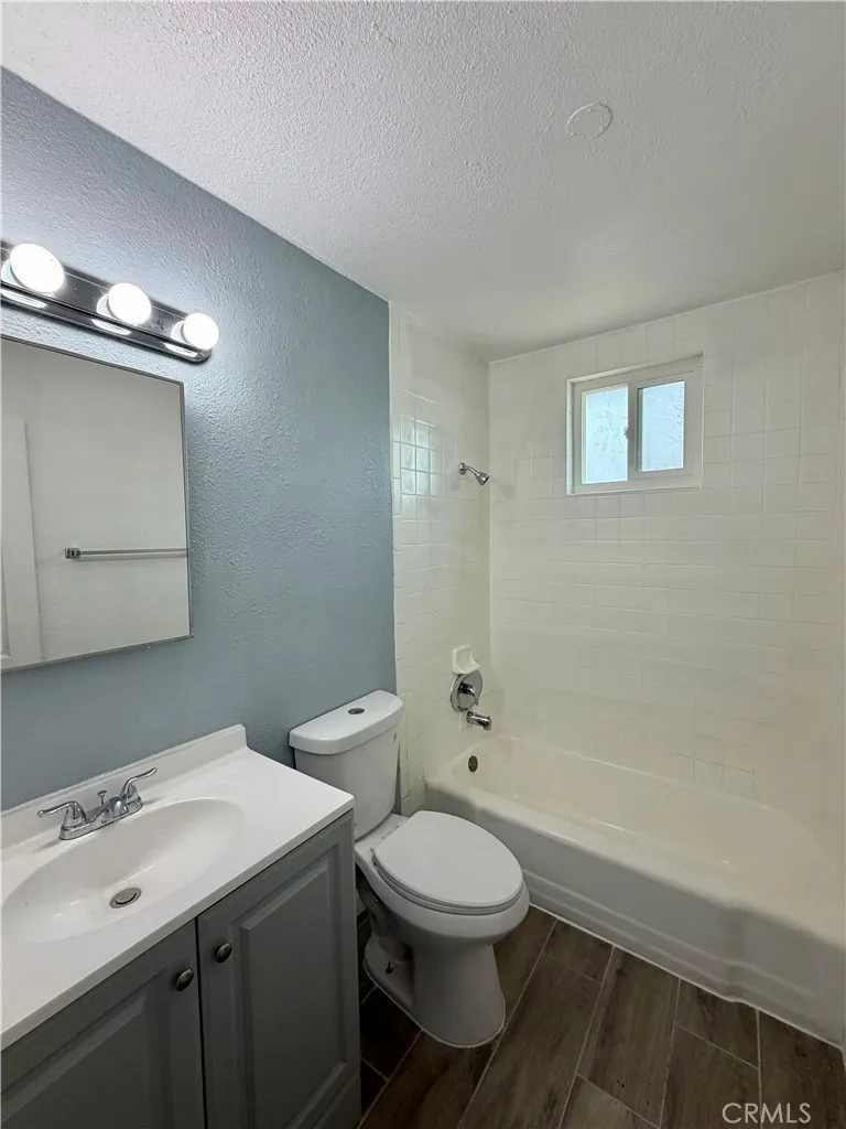 711 E Oakland Hemet, CA 92543