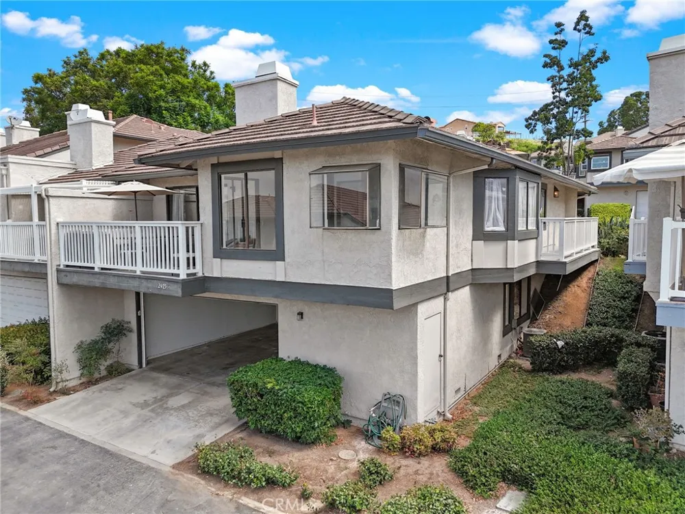2475 Woodfield Brea, CA 92821