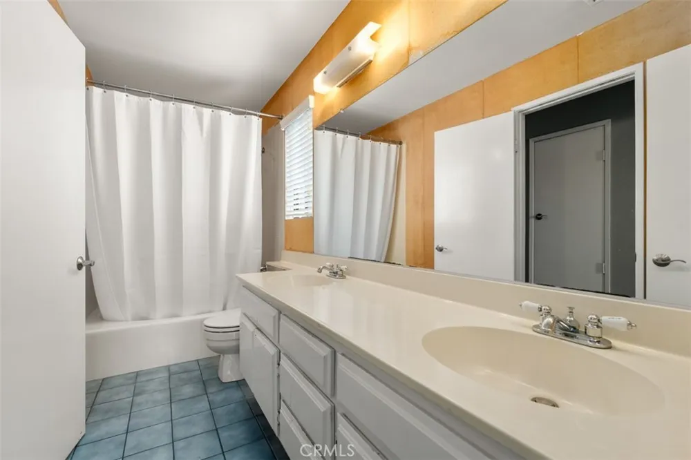 939 W 19th Costa Mesa, CA 92627