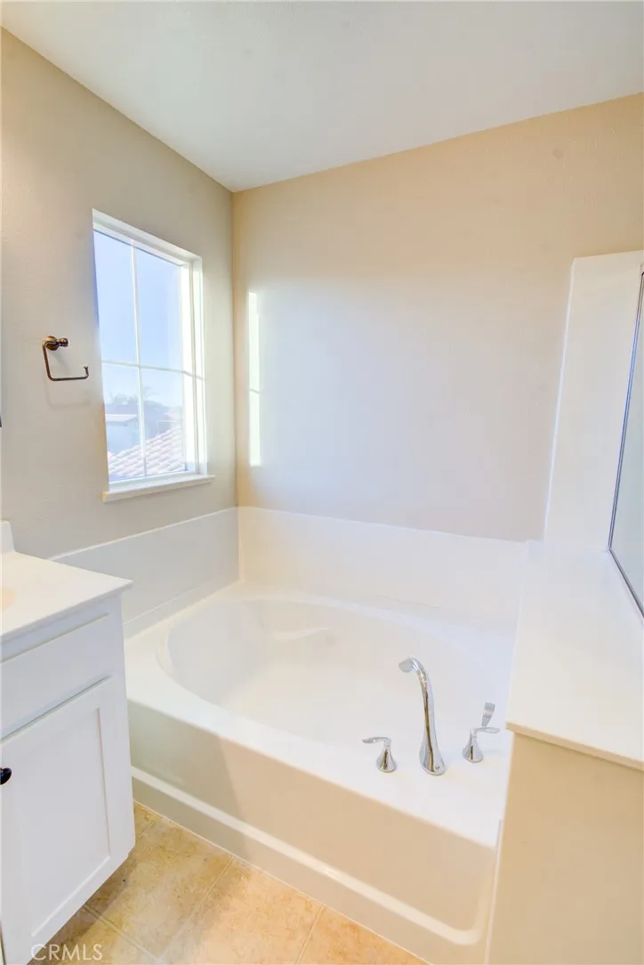 1466 La Sierra St Merced, CA 95348