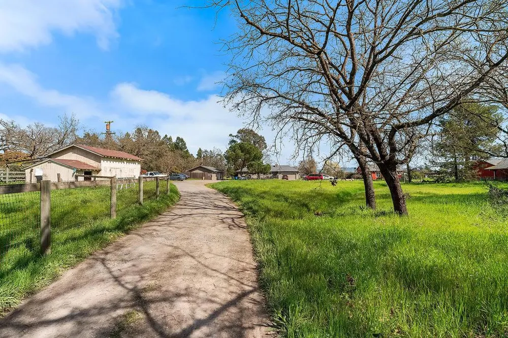 672 Irwin Lane Santa Rosa, CA 95401