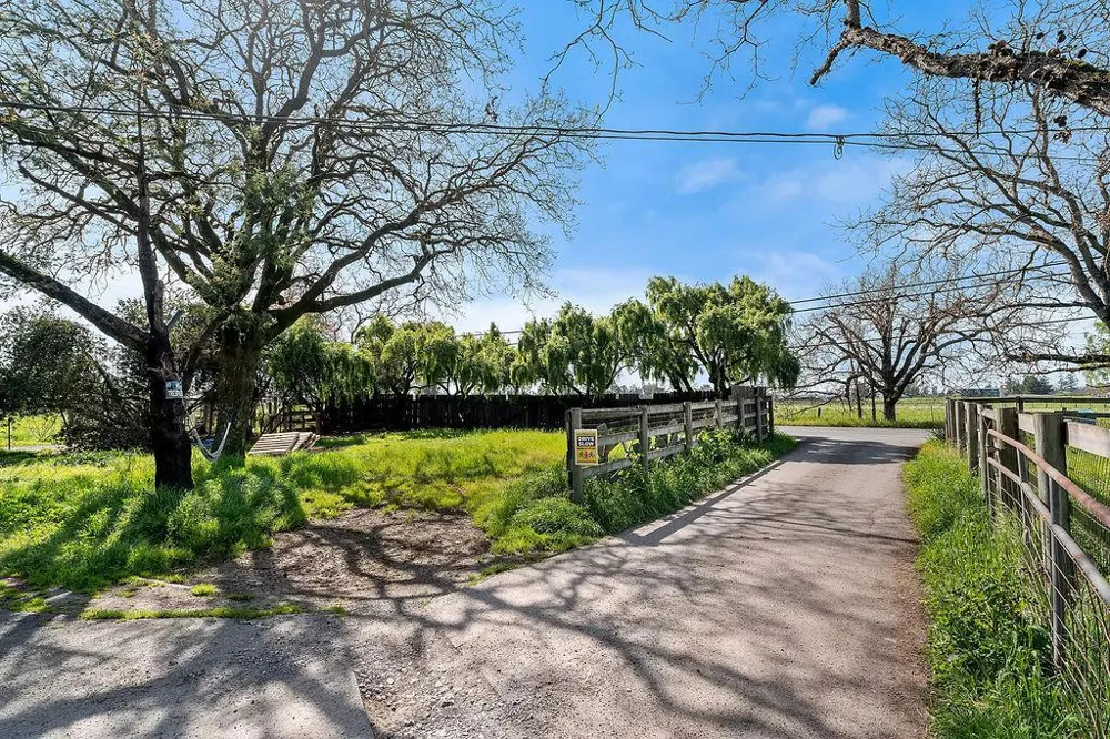 672 Irwin Lane Santa Rosa, CA 95401