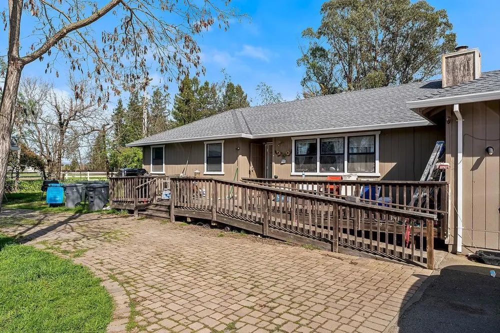 672 Irwin Lane Santa Rosa, CA 95401