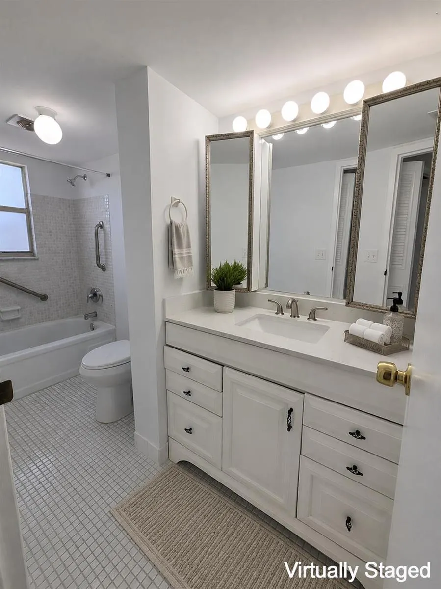 3661 VIA POINCIANA #407 Lake Worth, FL 33467