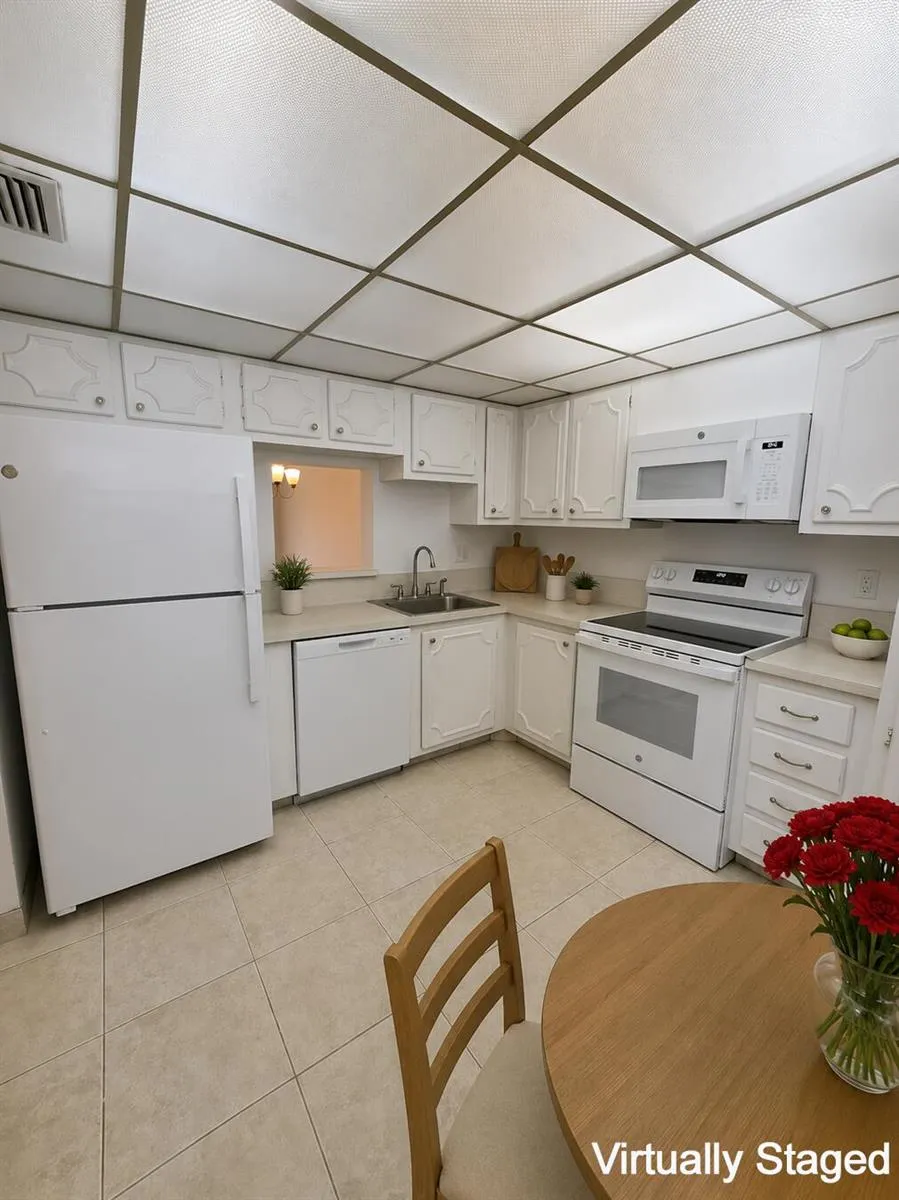 3661 VIA POINCIANA #407 Lake Worth, FL 33467