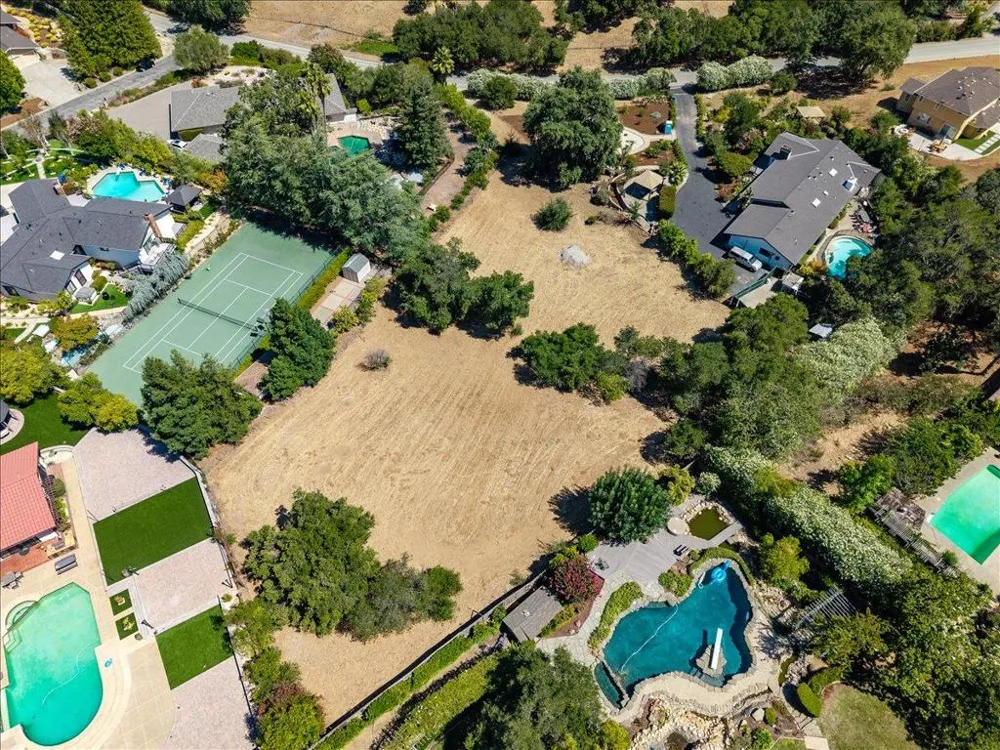14171 Chester Avenue Saratoga, CA 95070