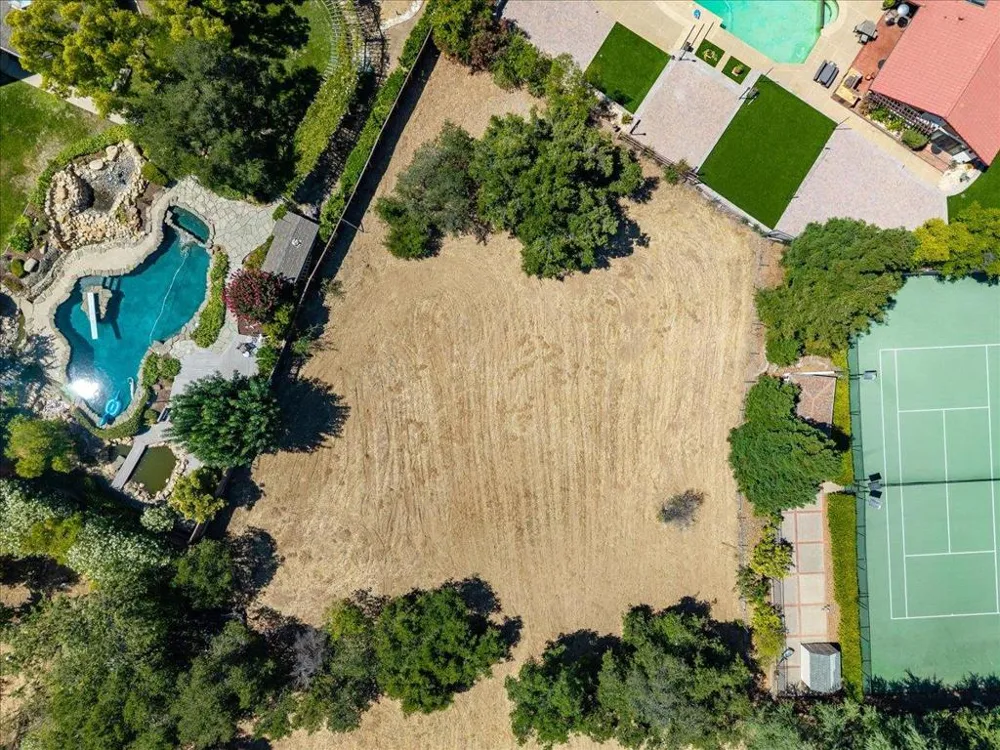 14171 Chester Avenue Saratoga, CA 95070