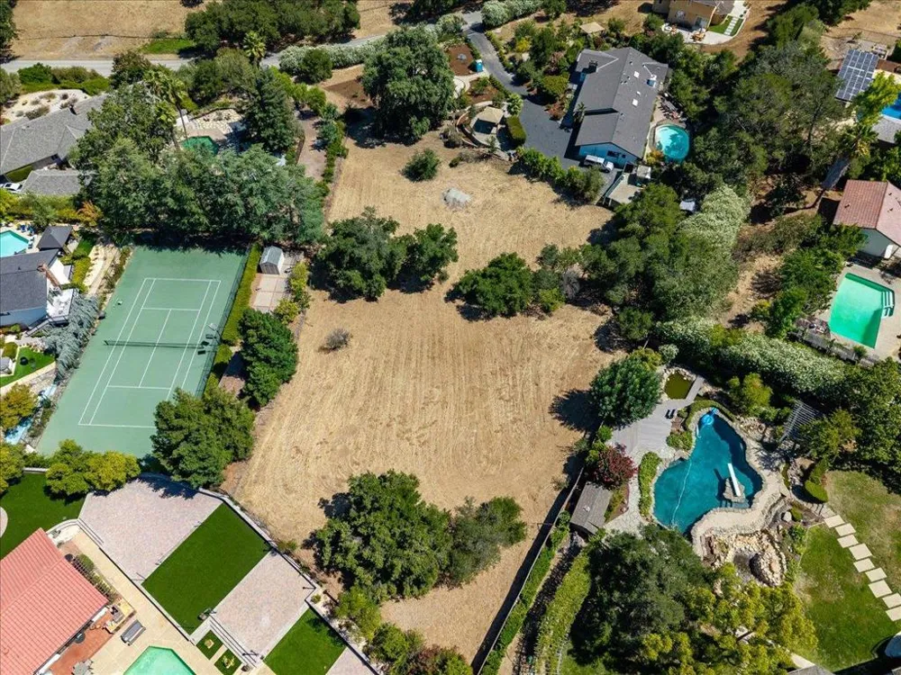 14171 Chester Avenue Saratoga, CA 95070