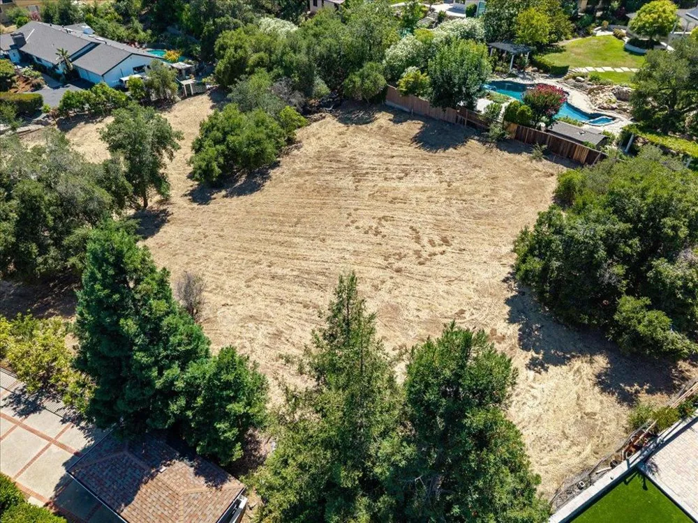 14171 Chester Avenue Saratoga, CA 95070