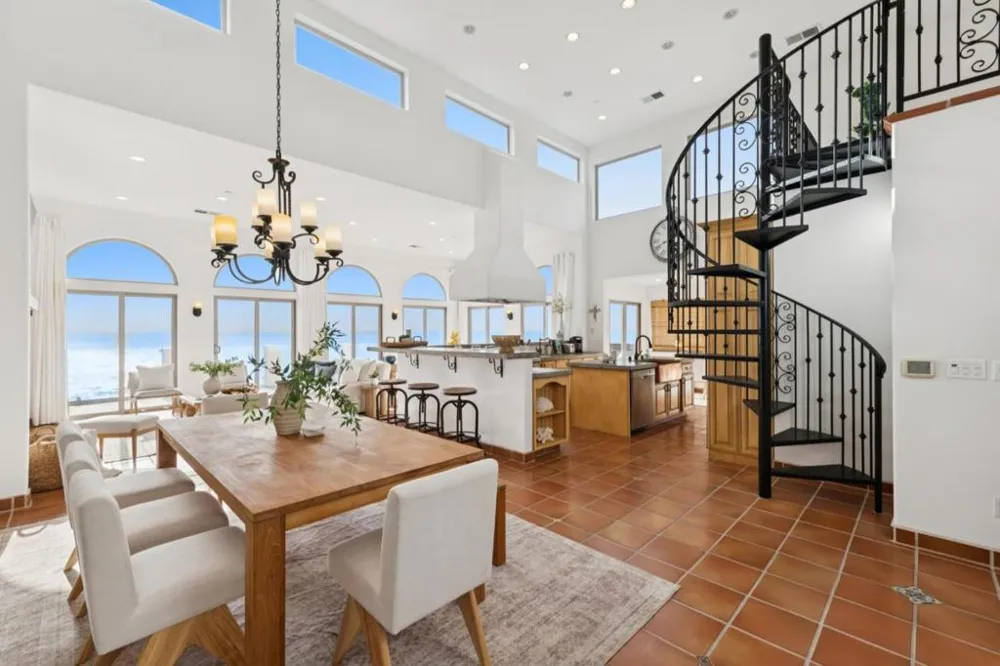 1669 Beach Boulevard Pacifica, CA 94044