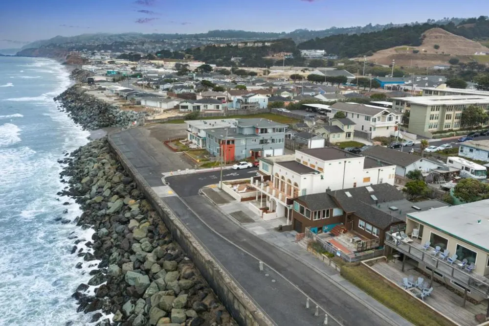 1669 Beach Boulevard Pacifica, CA 94044