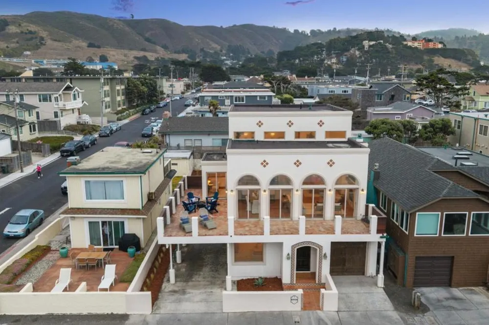 1669 Beach Boulevard Pacifica, CA 94044