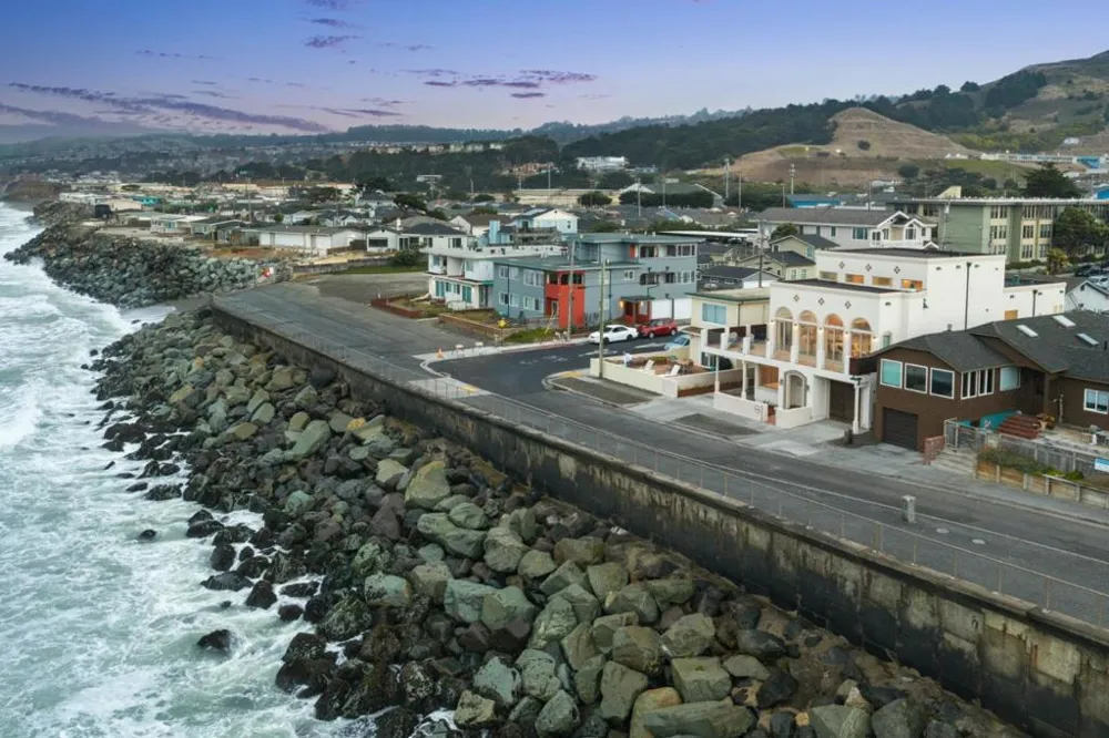 1669 Beach Boulevard Pacifica, CA 94044