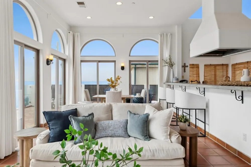 1669 Beach Boulevard Pacifica, CA 94044