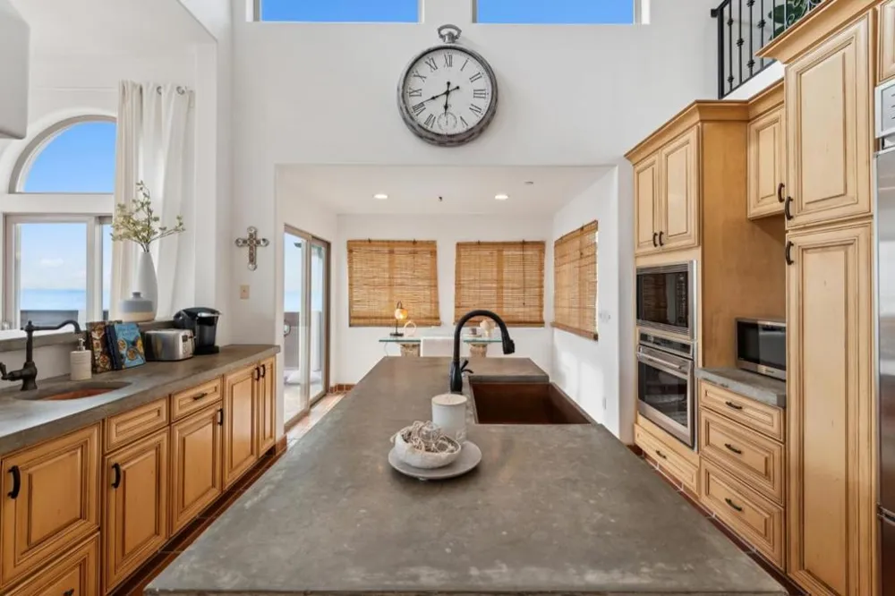 1669 Beach Boulevard Pacifica, CA 94044
