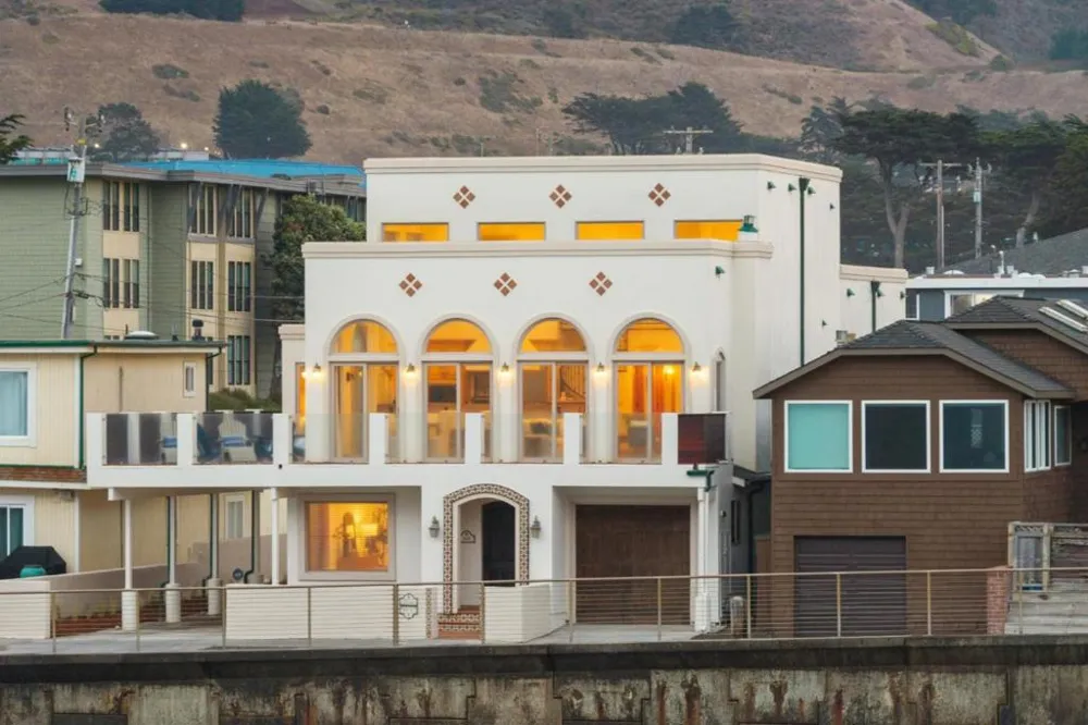 1669 Beach Boulevard Pacifica, CA 94044
