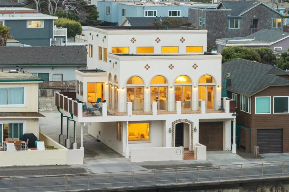 1669 Beach Boulevard Pacifica, CA 94044