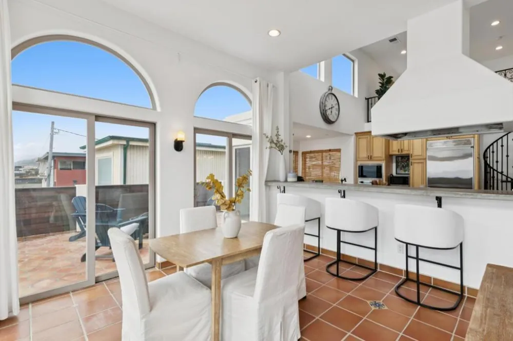1669 Beach Boulevard Pacifica, CA 94044