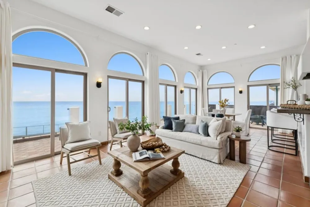 1669 Beach Boulevard Pacifica, CA 94044