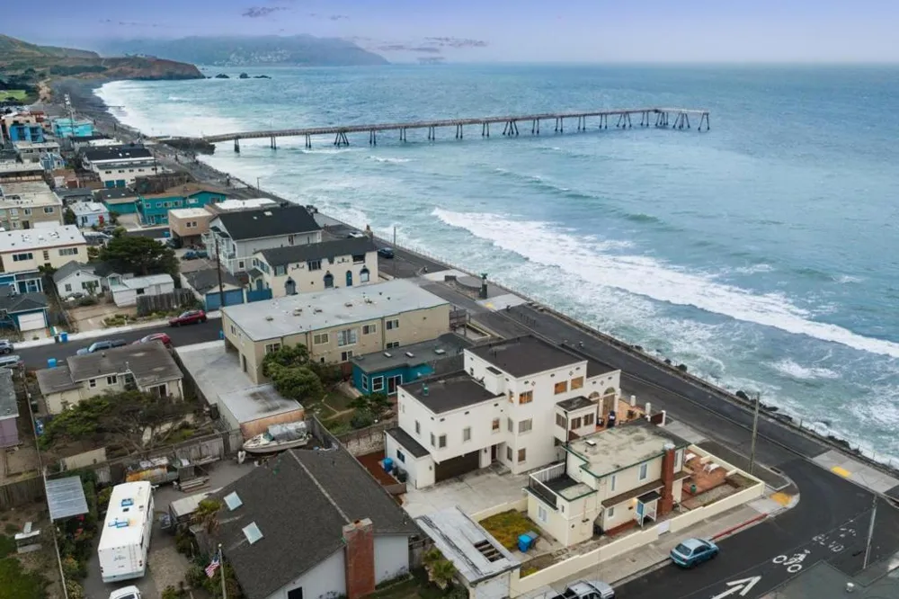 1669 Beach Boulevard Pacifica, CA 94044