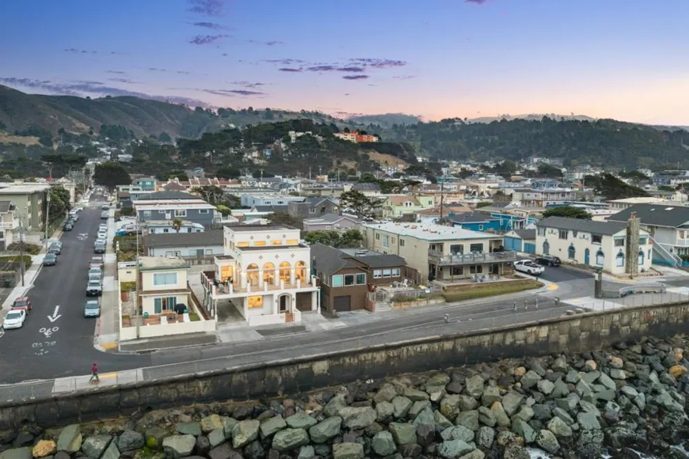 1669 Beach Boulevard Pacifica, CA 94044