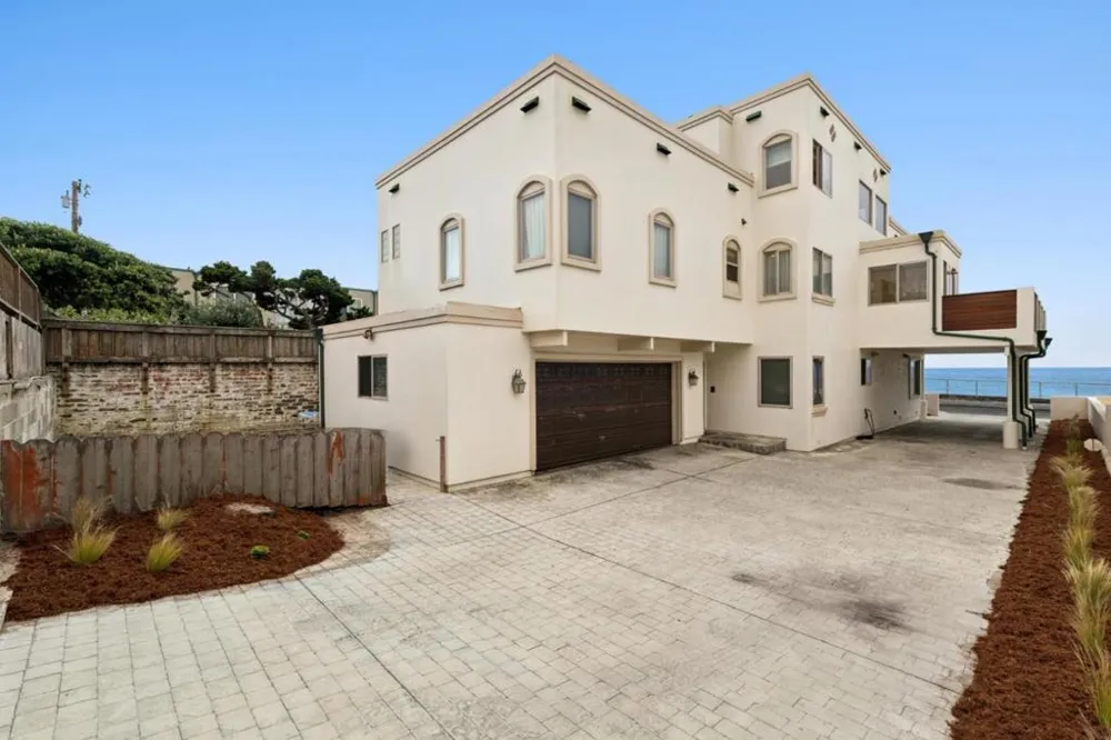 1669 Beach Boulevard Pacifica, CA 94044