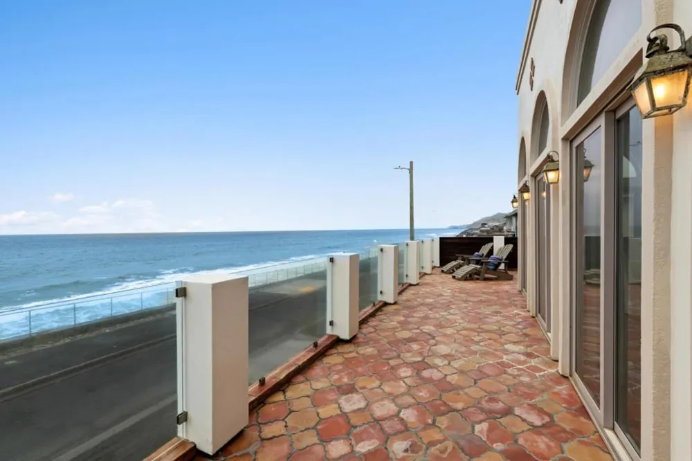 1669 Beach Boulevard Pacifica, CA 94044