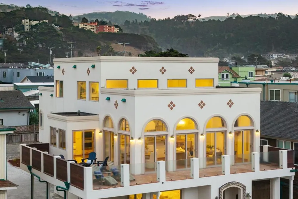 1669 Beach Boulevard Pacifica, CA 94044