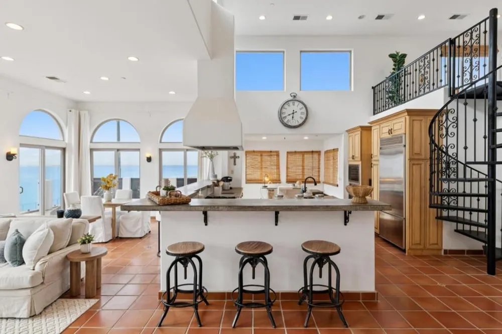 1669 Beach Boulevard Pacifica, CA 94044