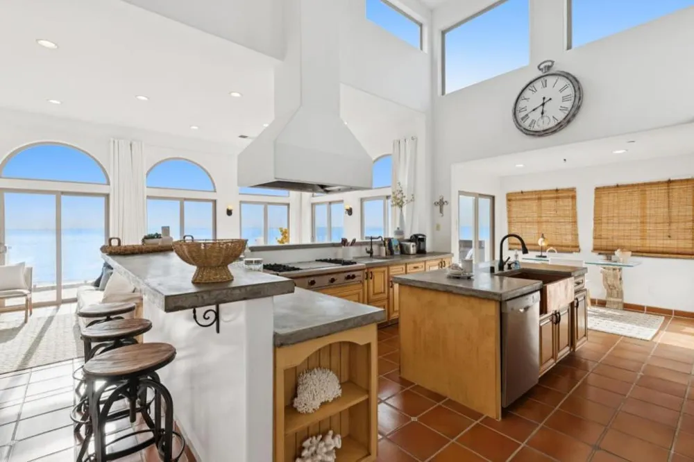 1669 Beach Boulevard Pacifica, CA 94044