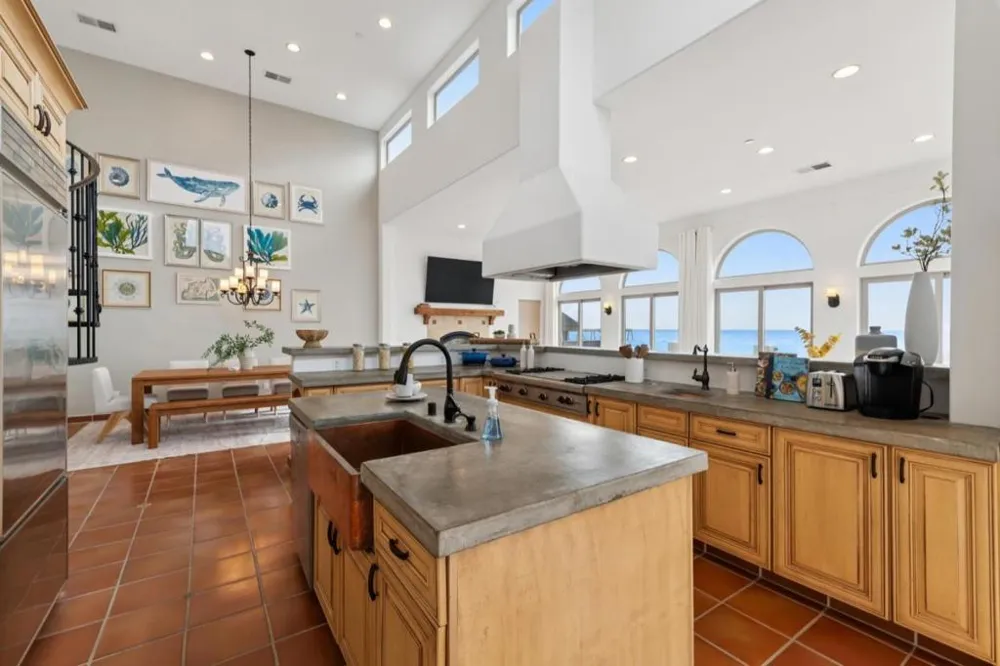 1669 Beach Boulevard Pacifica, CA 94044