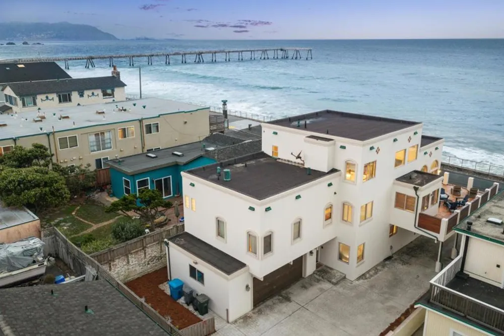 1669 Beach Boulevard Pacifica, CA 94044