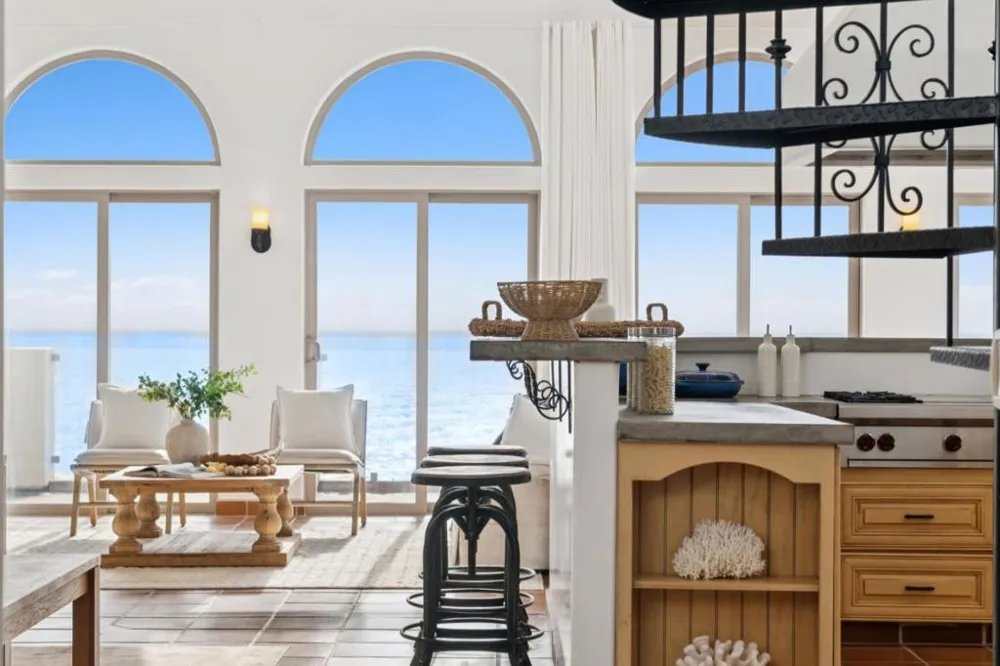 1669 Beach Boulevard Pacifica, CA 94044