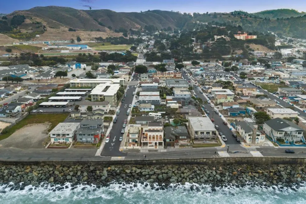 1669 Beach Boulevard Pacifica, CA 94044