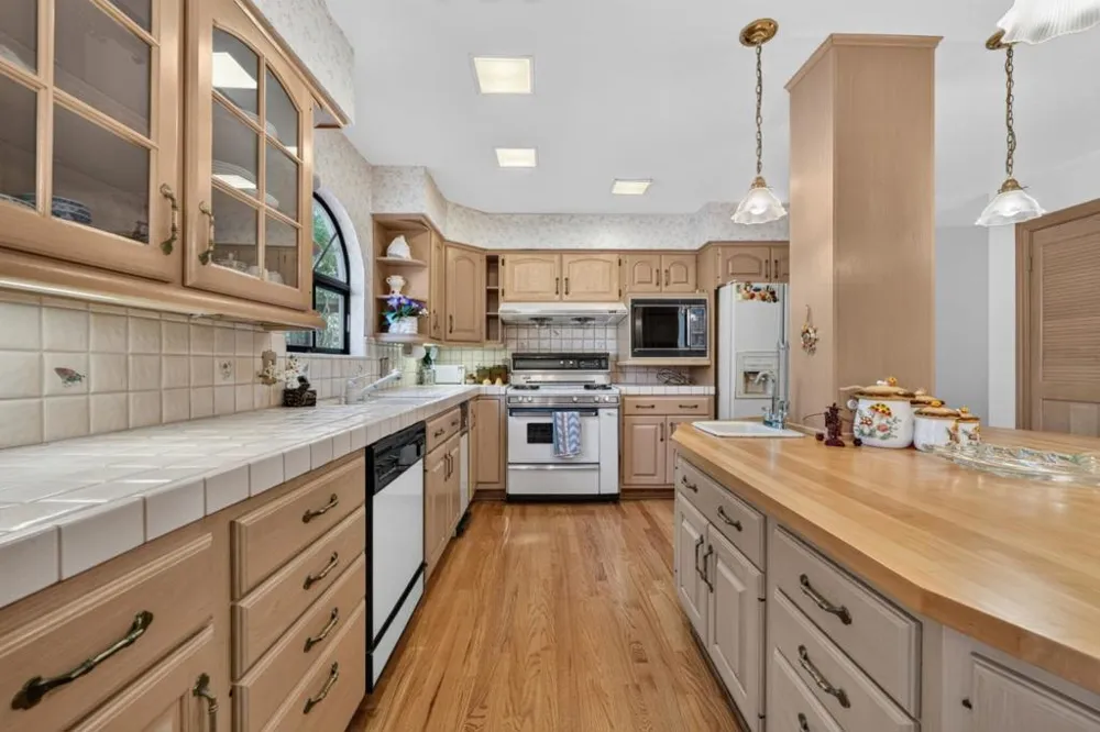 13204 Wright Way Los Altos Hills, CA 94022
