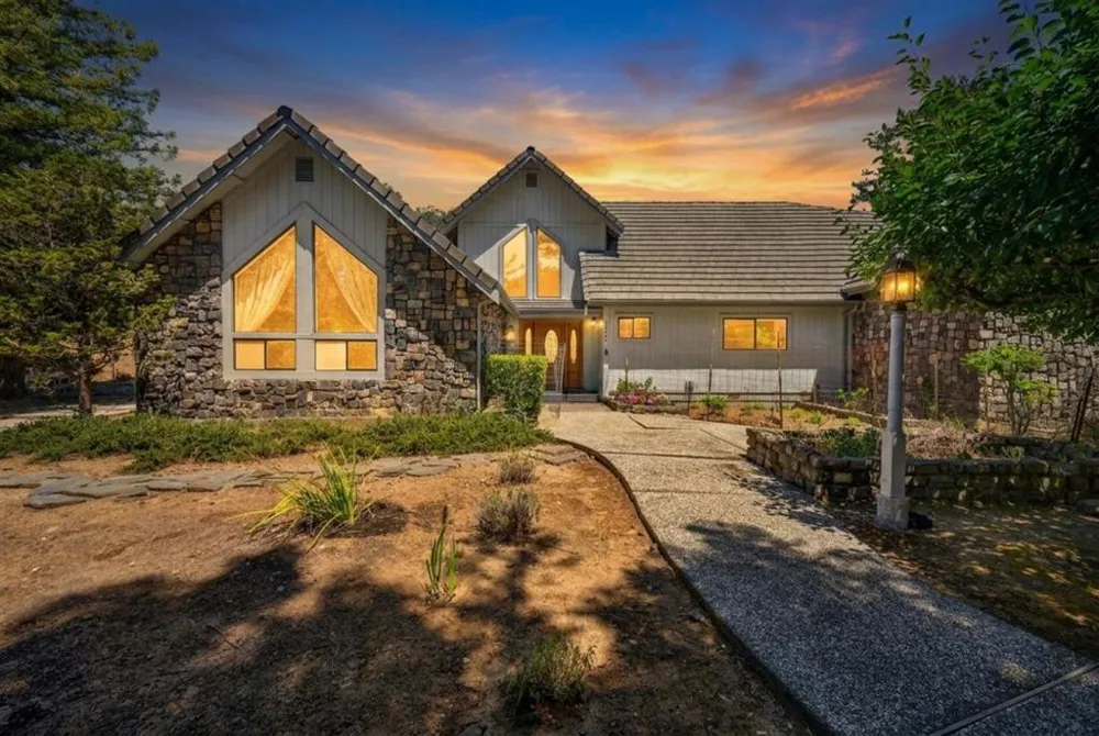 13204 Wright Way Los Altos Hills, CA 94022