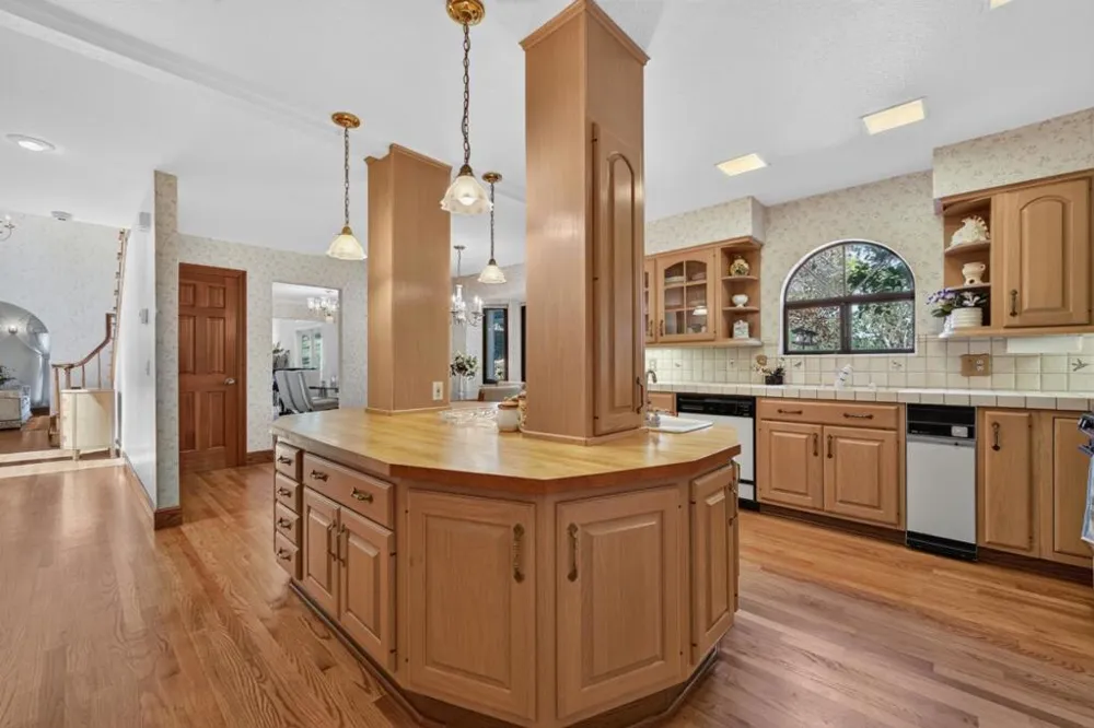 13204 Wright Way Los Altos Hills, CA 94022