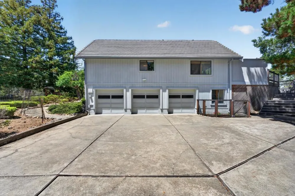 13204 Wright Way Los Altos Hills, CA 94022