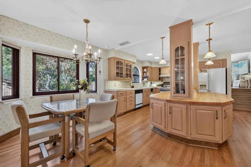 13204 Wright Way Los Altos Hills, CA 94022