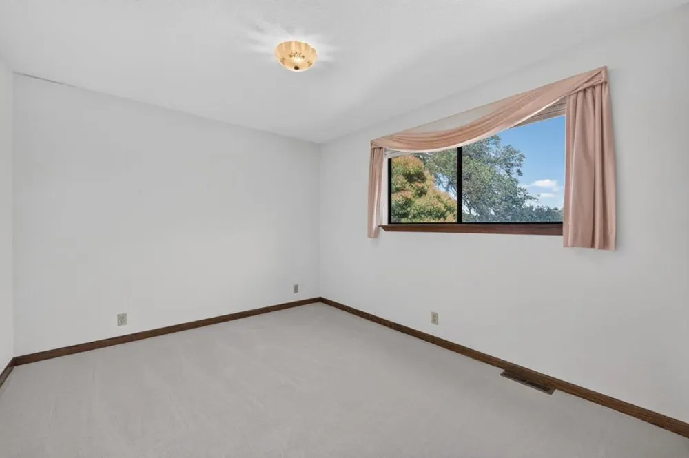 13204 Wright Way Los Altos Hills, CA 94022