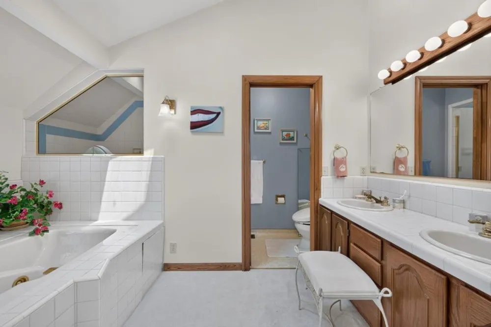 13204 Wright Way Los Altos Hills, CA 94022