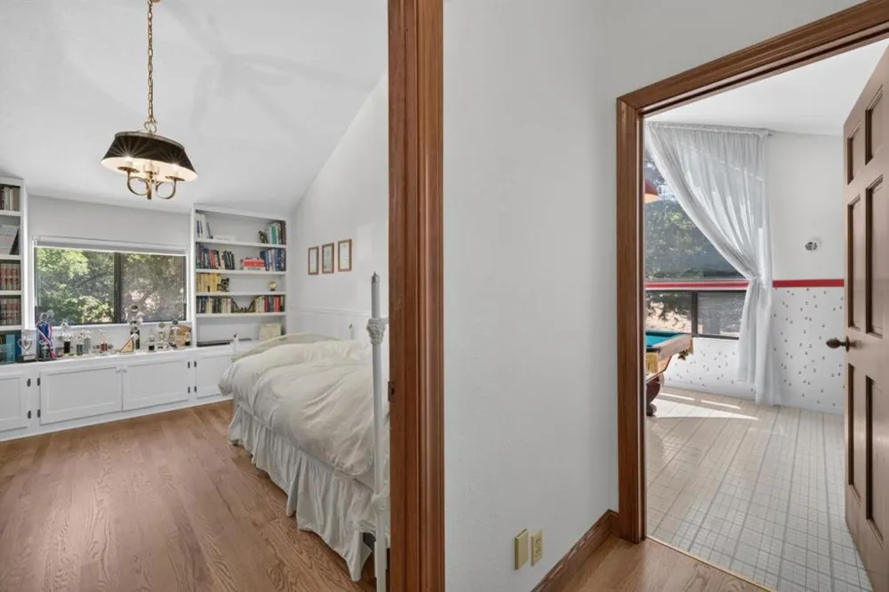 13204 Wright Way Los Altos Hills, CA 94022